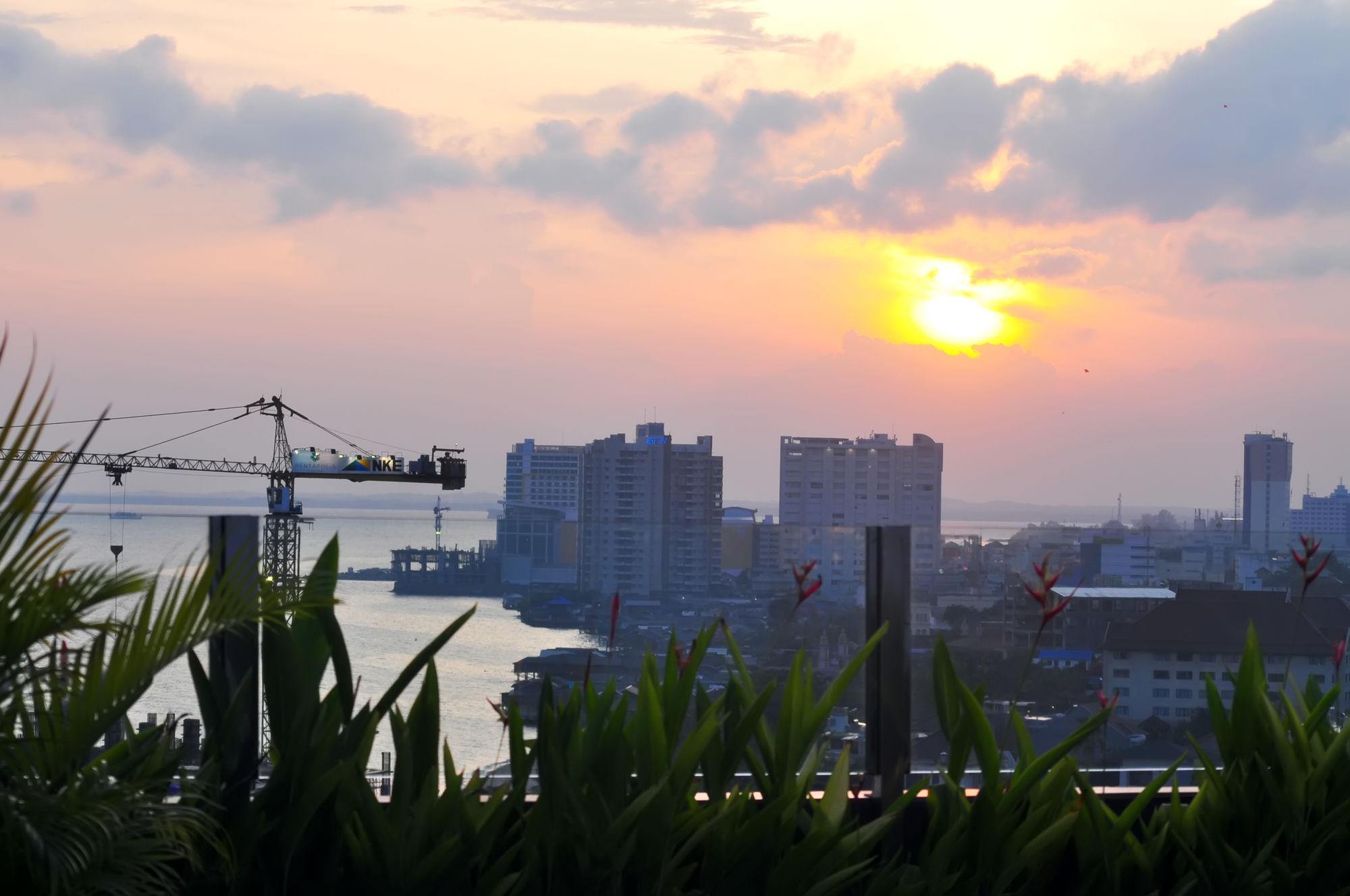 Grand Jatra Hotel Balikpapan Exterior photo